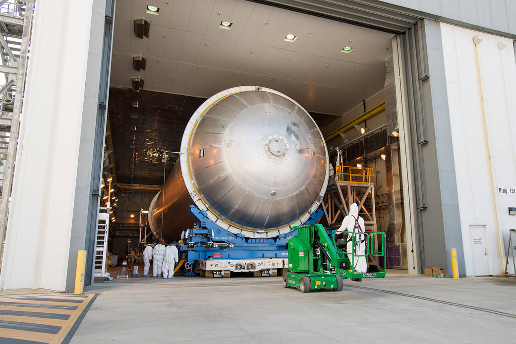 SLS liquid hydrogen tank 