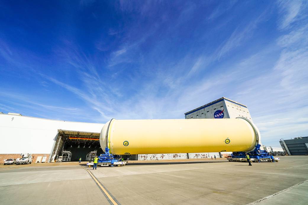 149-foot-long liquid hydrogen tank for NASA’s Space Launch System rocket