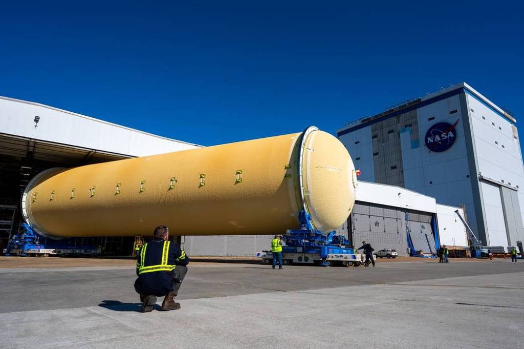 NASA Prepares to Join Two Major Parts for Artemis II Core Stage