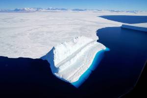 iceberg floating in McMurdo Sound