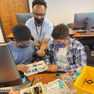 MUREP PSI students completing a robotics engineering design activity during Meharry Medical College’s 2022 summer residential experience. 
