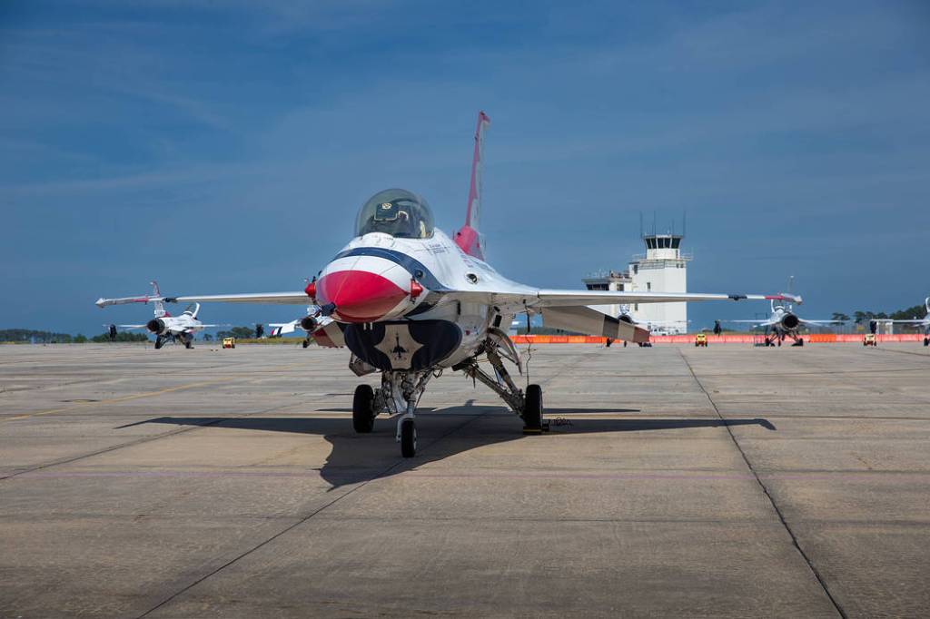 NASA Wallops Host US Air Force Thunderbirds Team