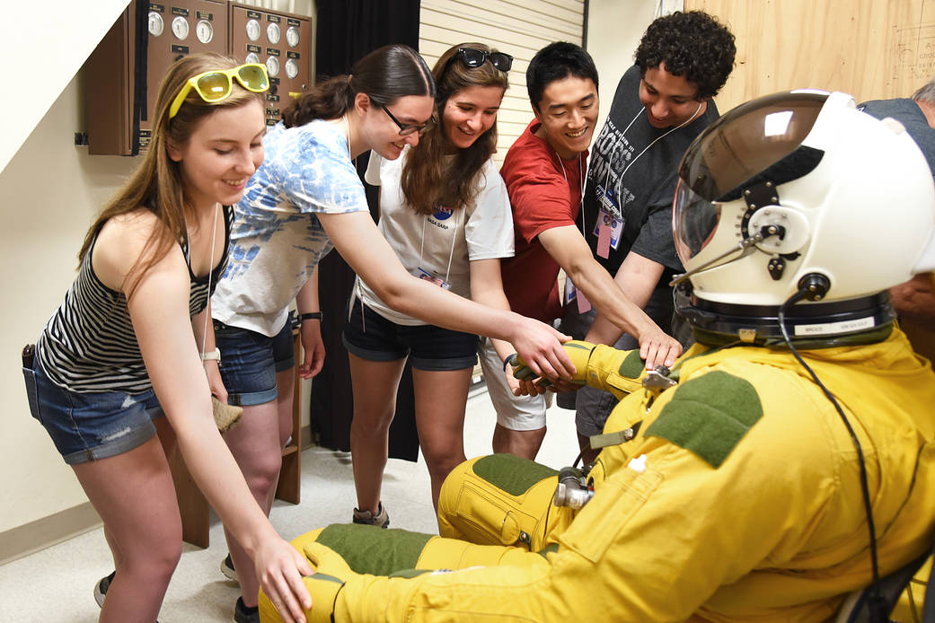Students Visit Life Support Group