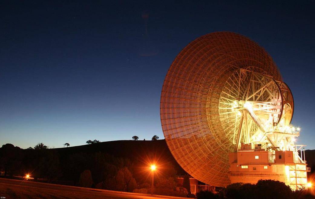 July 2015 – Deep Space Network Tracks New Horizons Historic Pluto Flyby 