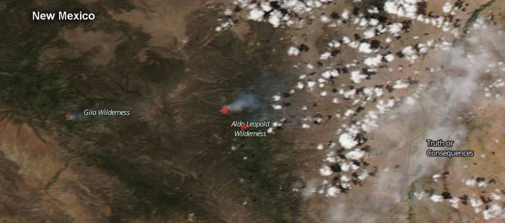 NASA-NOAA Satellite Sees Smoke from Multiple Fires in New Mexico