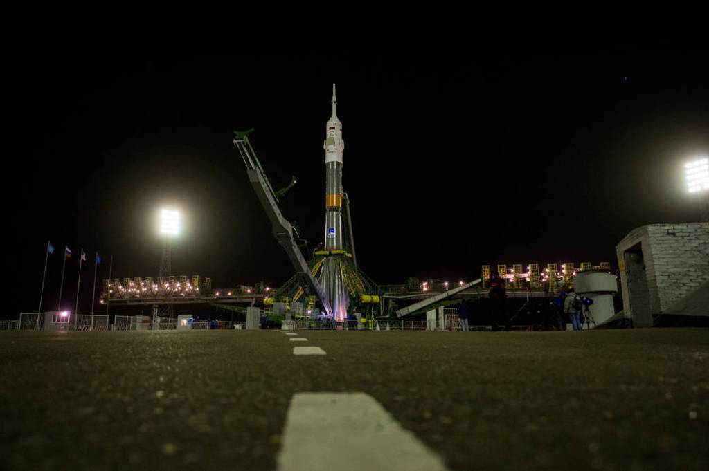 The support arm for the Soyuz TMA-20M spacecraft is lowered