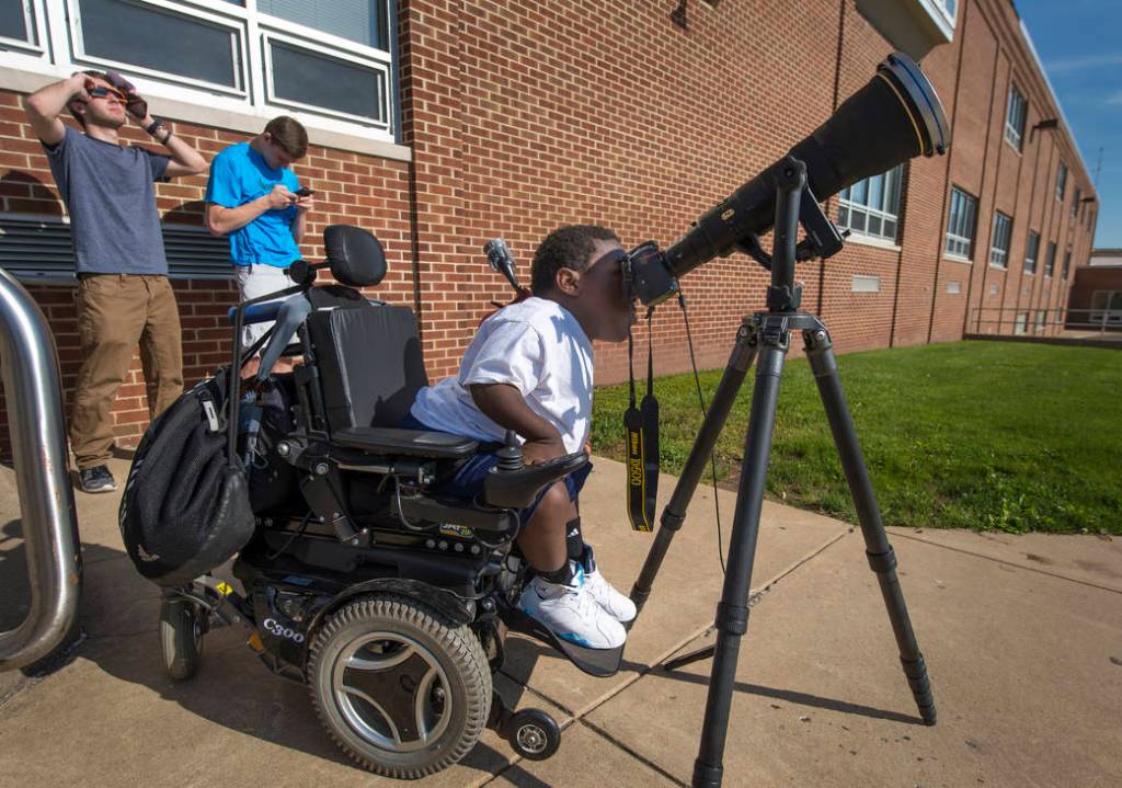 Students Watch the Mercury Solar Transit