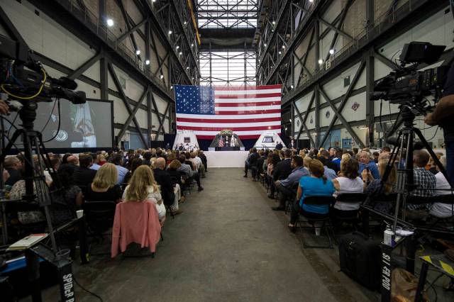 Vice President Mike Pence addresses NASA employees, Thursday, July 6, 2017, at the Vehicle Assembly Building at NASA’s Kennedy Space Center (KSC) in Cape Canaveral, Florida.