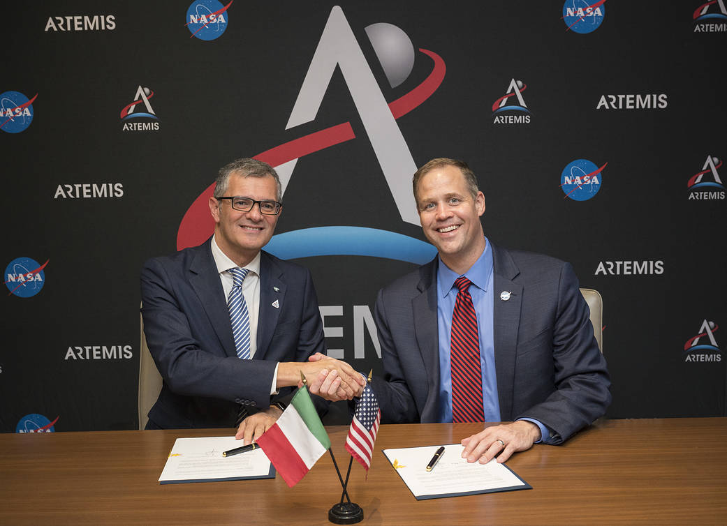 NASA Administrator Jim Bridenstine, right, and Giorgio Saccoccia, head of the Italian Space Agency (ASI), left, signed a joint s