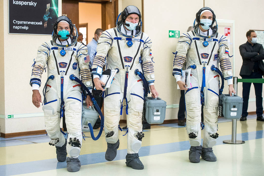 Expedition 64 backup crew members arrive for Soyuz qualification exams