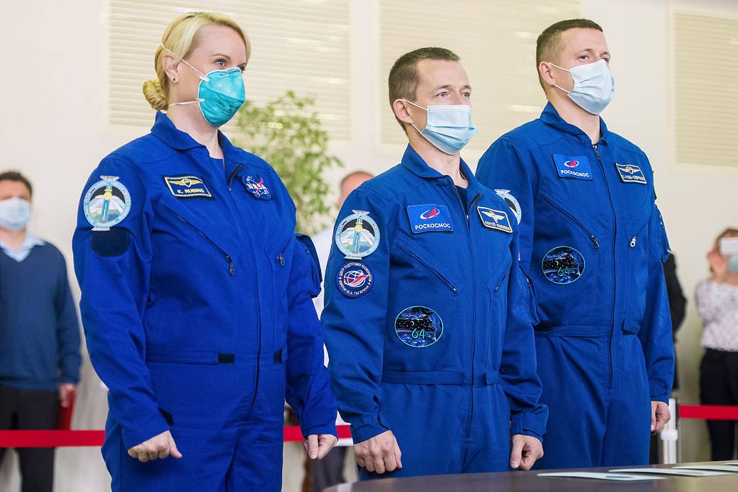 Expedition 64 crew members arrive for Soyuz qualification exams