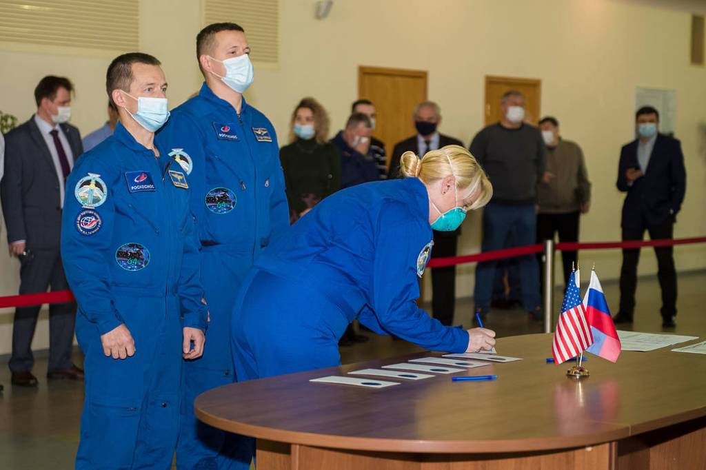 NASA astronaut Kate Rubins signs in for Soyuz qualification exams