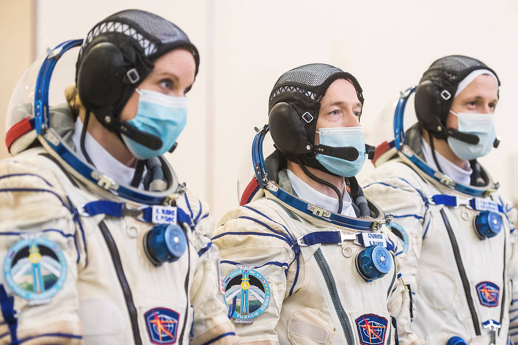 Expedition 64 crew members arrive for Soyuz qualification exams