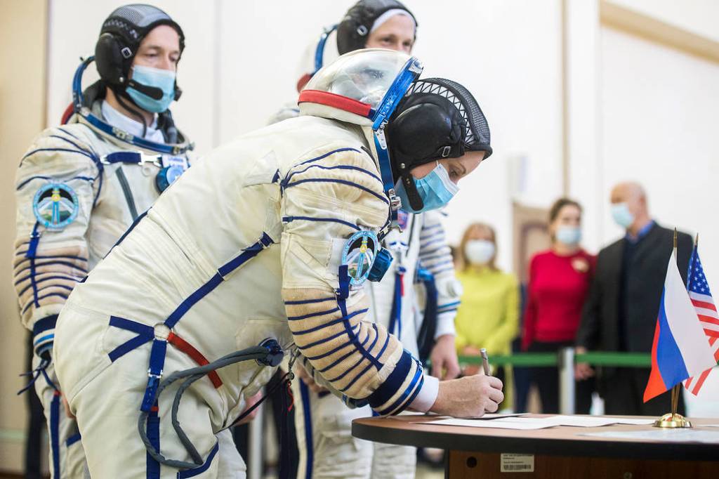 NASA astronaut Kate Rubins signs in for Soyuz qualification exams