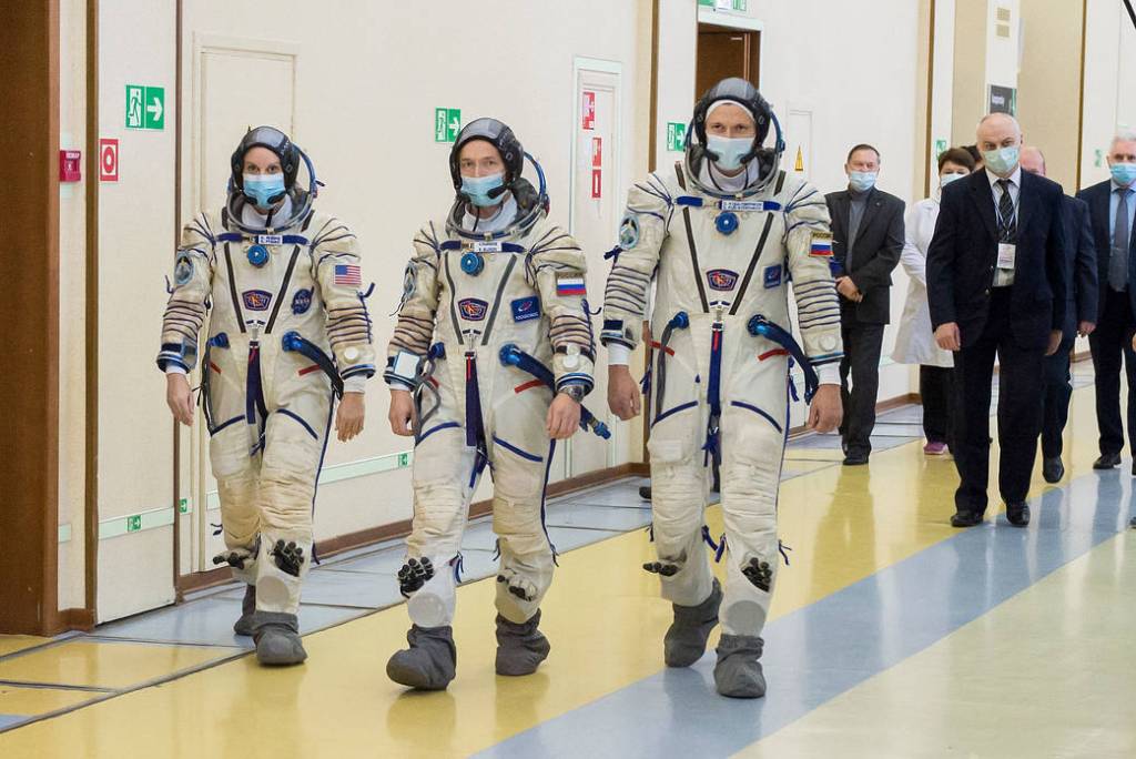 Expedition 64 crew members during Soyuz qualification exams