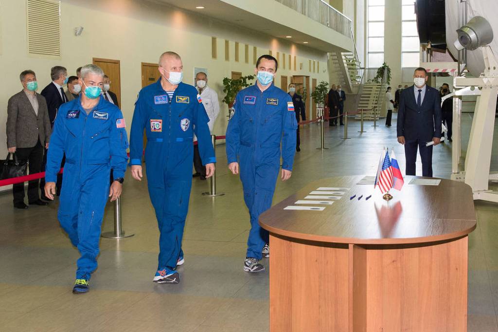 Expedition 64 backup crew members arrive for Soyuz qualification exams