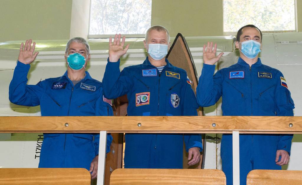 Expedition 64 backup crew members during Soyuz qualification exams