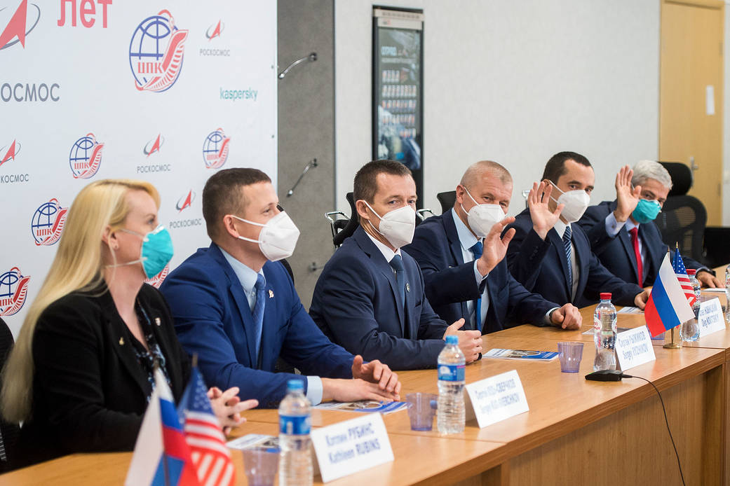 Expedition 64 prime and backup crew members