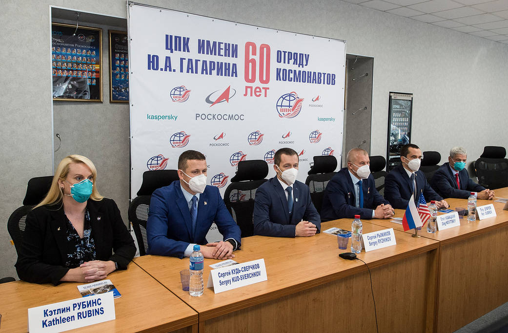 Expedition 64 prime and backup crew members