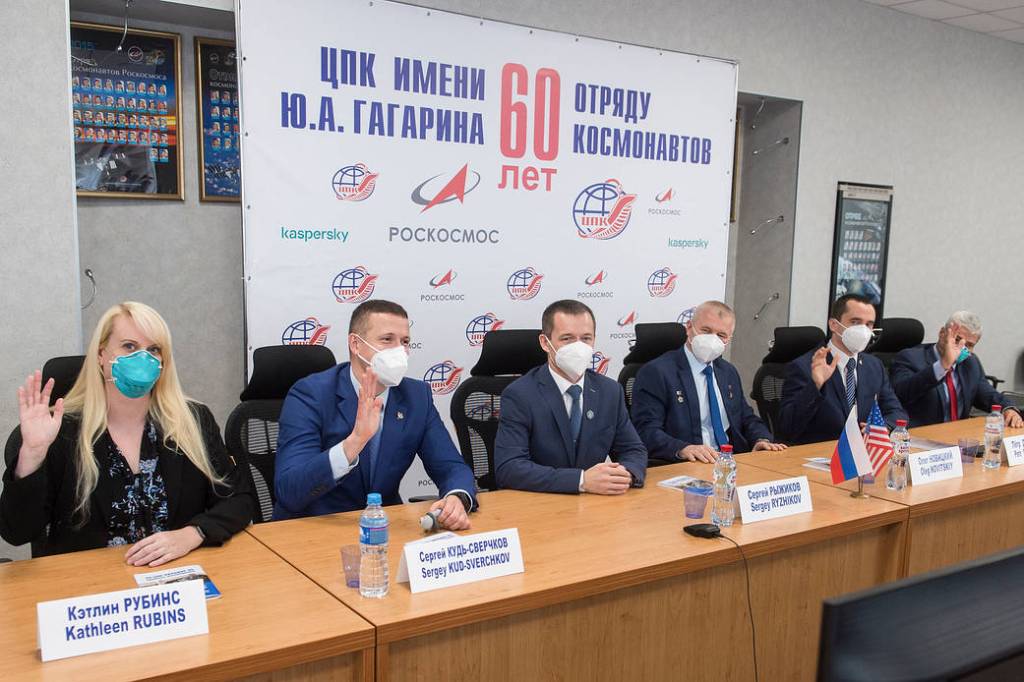 Expedition 64 prime and backup crew members