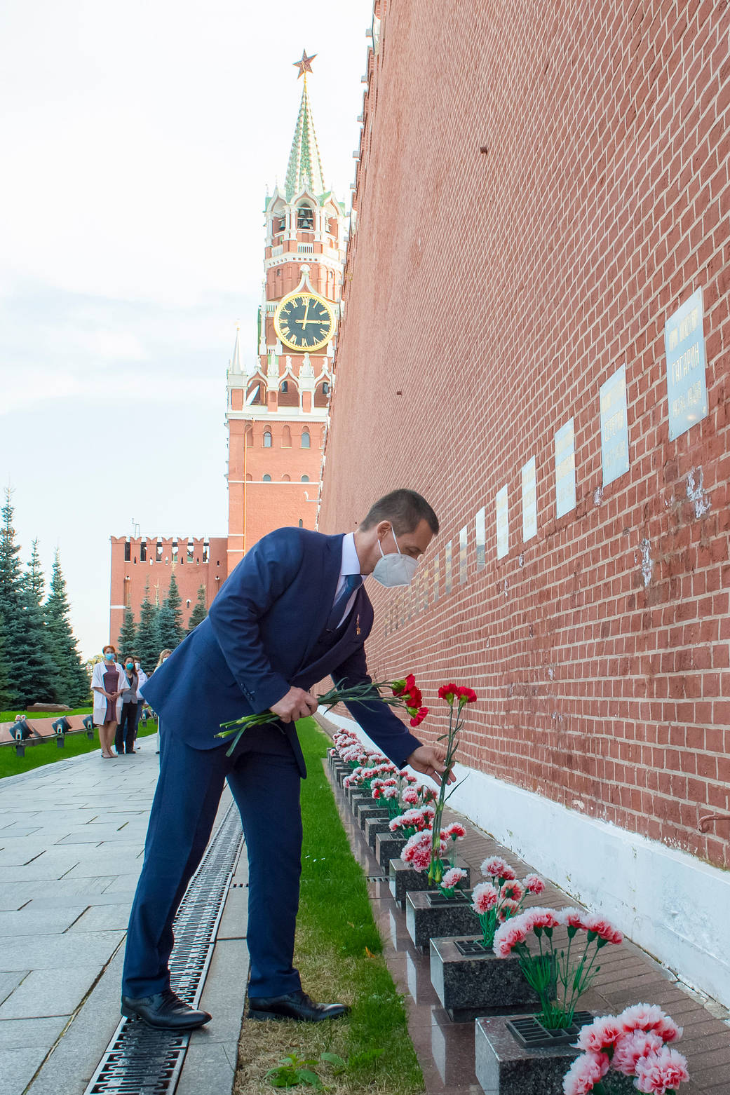 Sergey Ryzhikov of Roscosmos lays flowers at Red Square