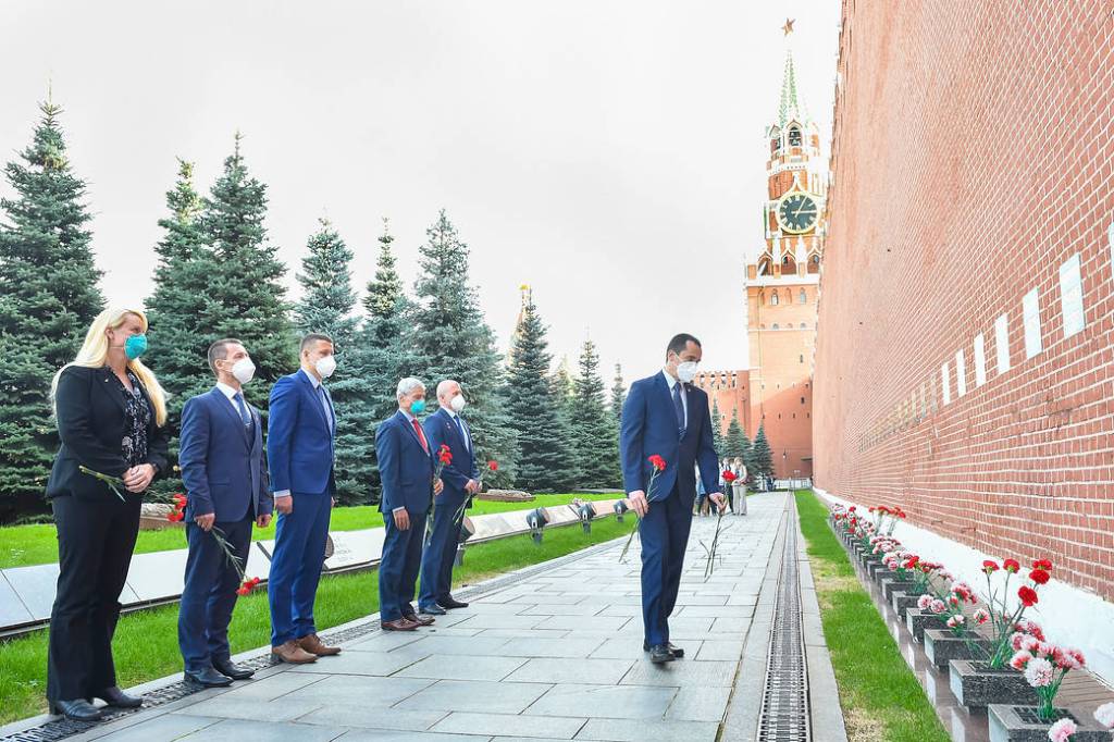 Expedition 64 prime and backup crew members