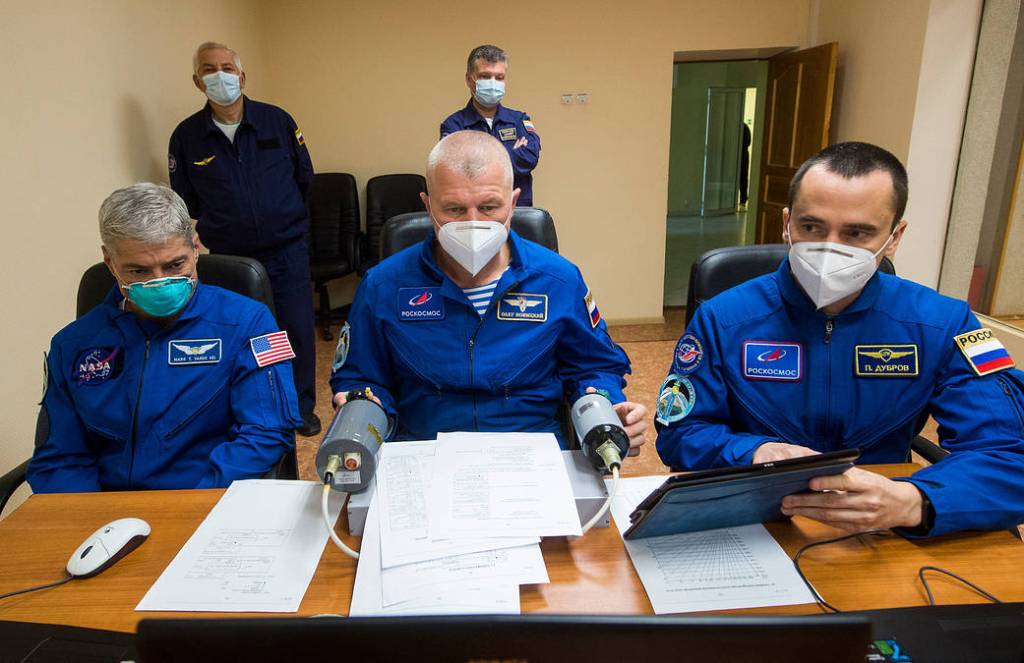 Expedition 64 backup crew members practice rendezvous techniques