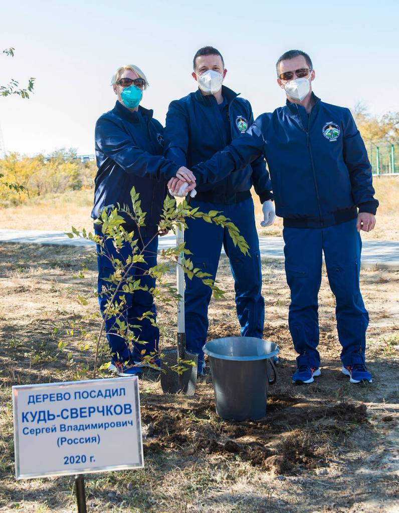 Expedition 64 crew members pose for a picture