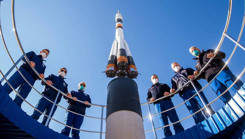 Expedition 64 prime and backup crew members pose for a picture