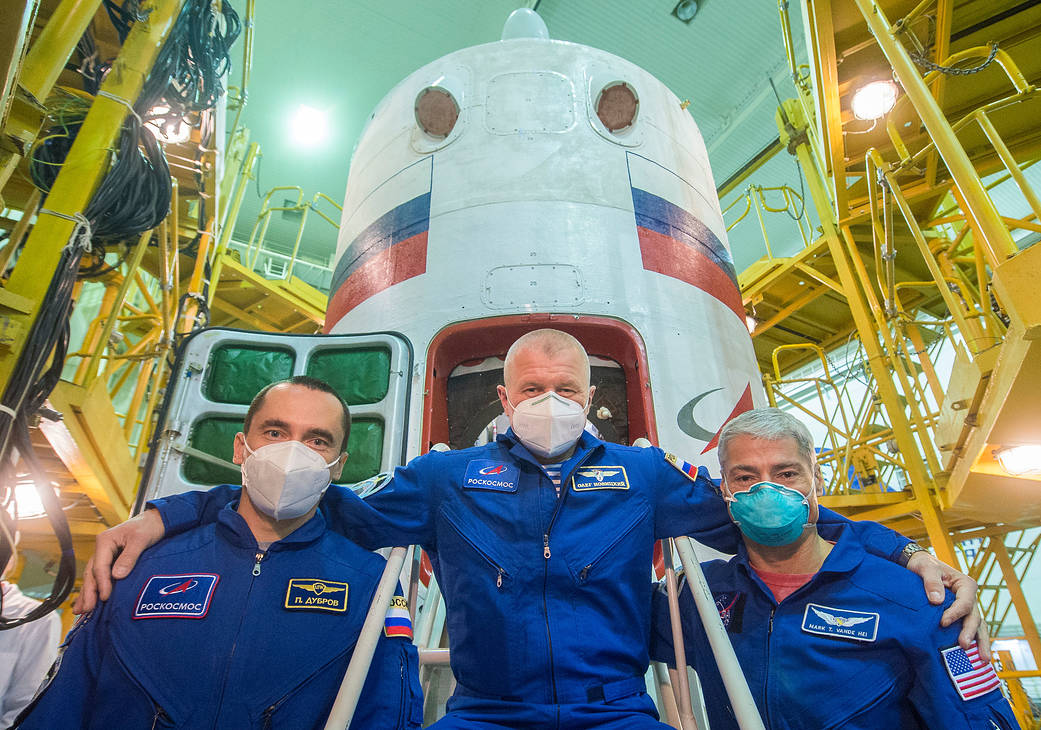 Expedition 64 backup crew members in front of the Soyuz MS-17