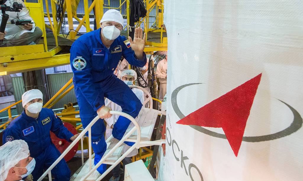 Cosmonaut Oleg Novitskiy climbs inside the Soyuz MS-17