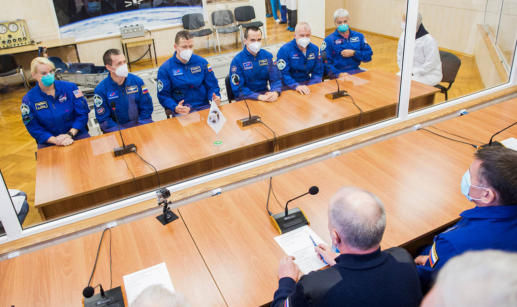 Expedition 64 prime and backup crews speak with mission officials