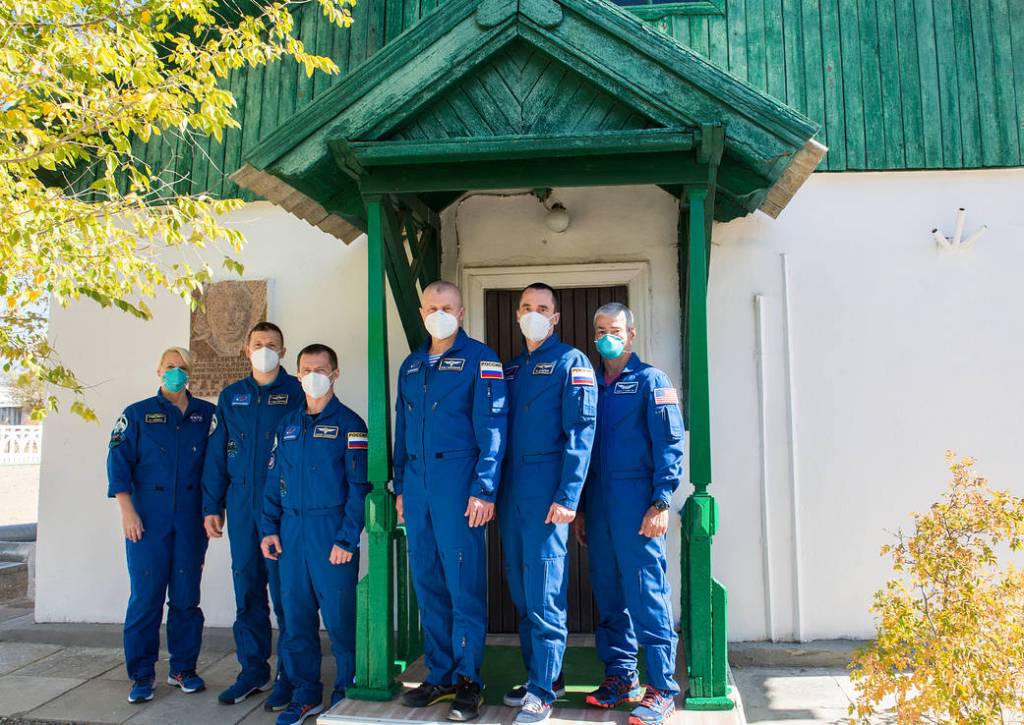 Expedition 64 prime and backup crew members