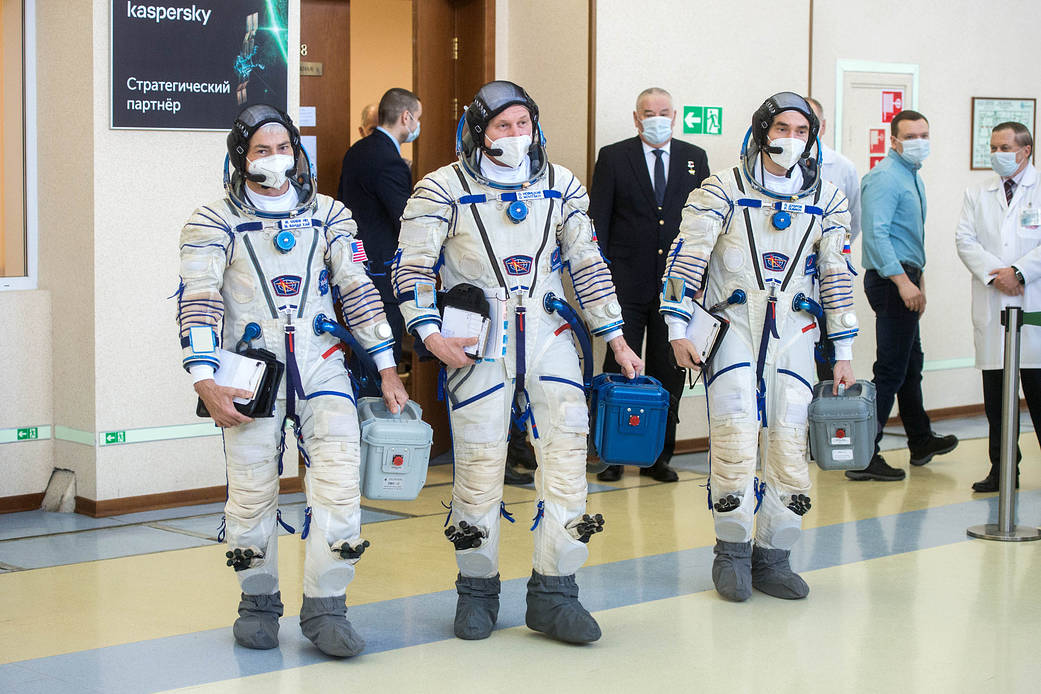 Expedition 65 crew members arrive for Soyuz qualification exams