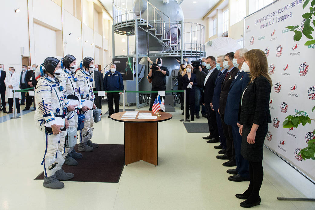 Expedition 65 crew members arrive for Soyuz qualification exams