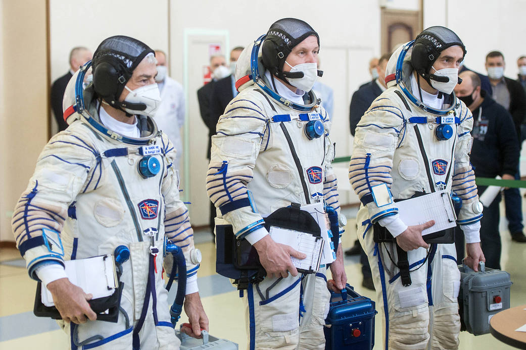 Expedition 65 crew members arrive for Soyuz qualification exams