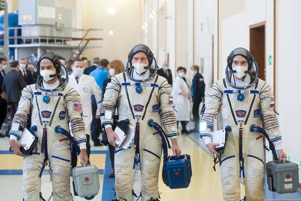 Expedition 65 crew members arrive for Soyuz qualification exams