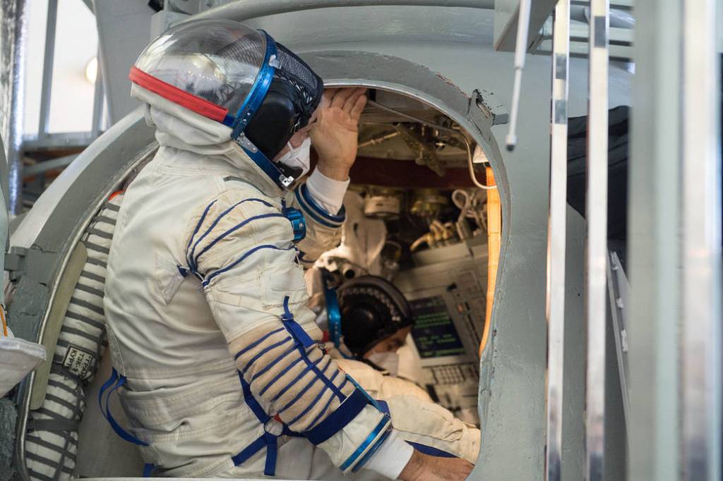 Expedition 65 crew members Mark Vande Hei and Pyotr Dubrov