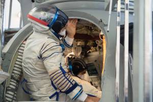 Expedition 65 crew members Mark Vande Hei and Pyotr Dubrov