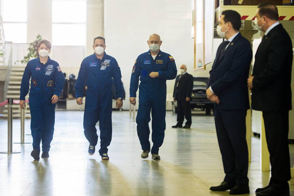 Expedition 65 backup crew members arrive for Soyuz qualification exams