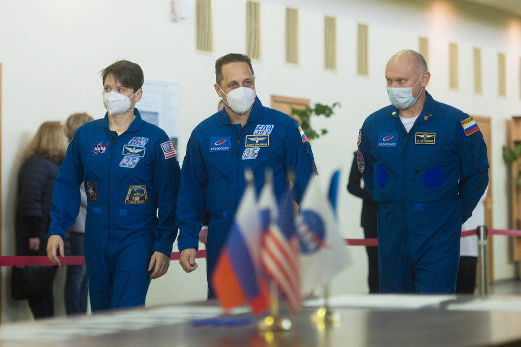 Expedition 65 backup crew members arrive for Soyuz qualification exams
