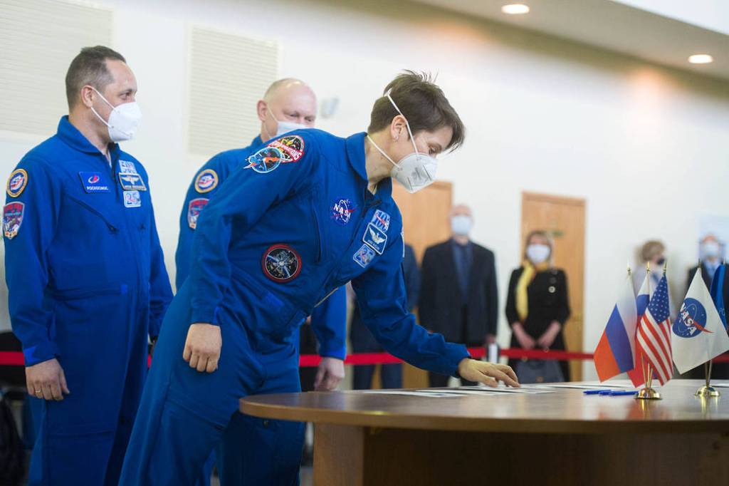 NASA astronaut Anne McClain signs in for Soyuz qualification exams