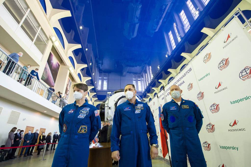 Expedition 65 backup crew members arrive for Soyuz qualification exams