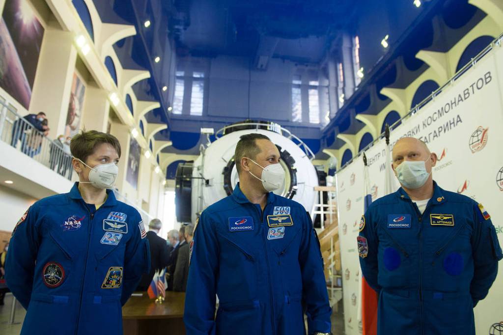 Expedition 65 backup crew members arrive for Soyuz qualification exams