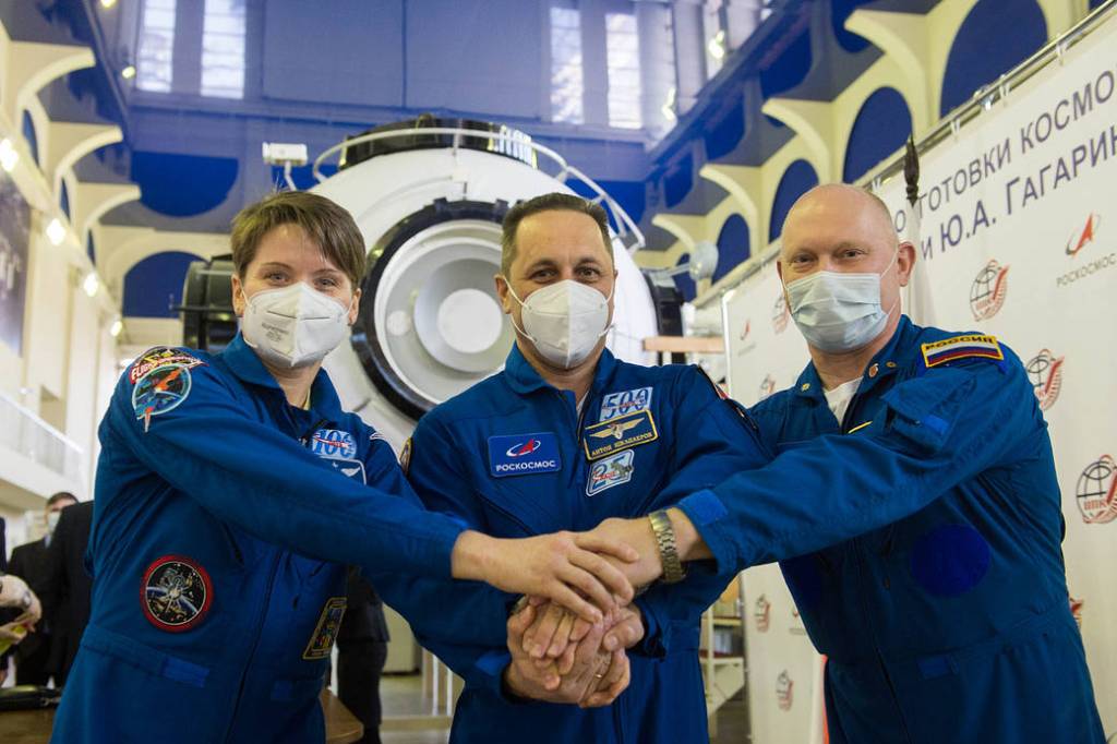 Expedition 65 backup crew members arrive for Soyuz qualification exams