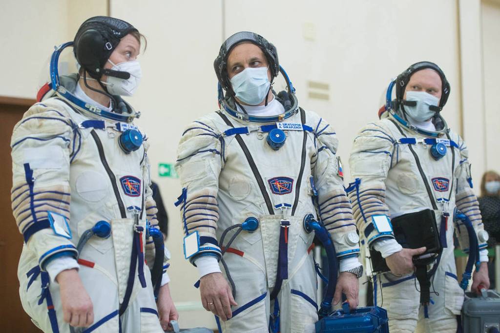 Expedition 65 backup crew members arrive for Soyuz qualification exams