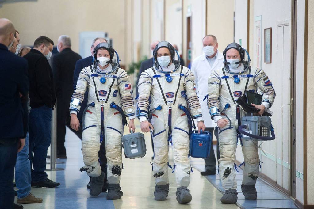 Expedition 65 backup crew members arrive for Soyuz qualification exams