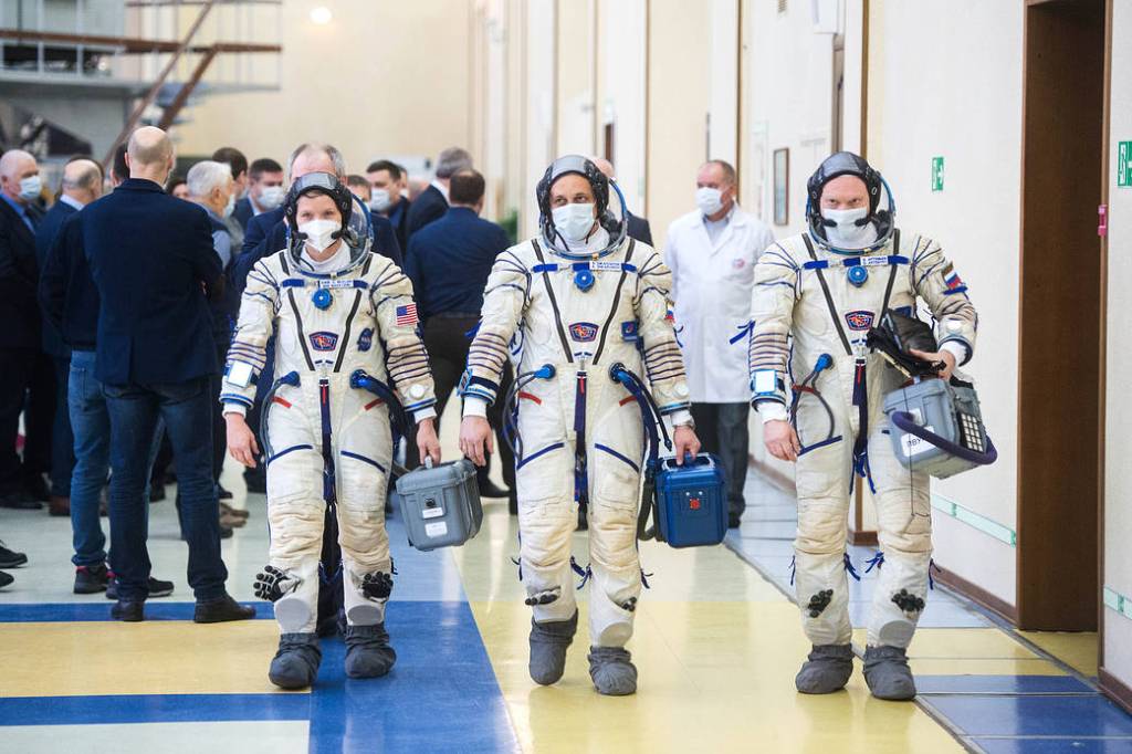 Expedition 65 backup crew members arrive for Soyuz qualification exams