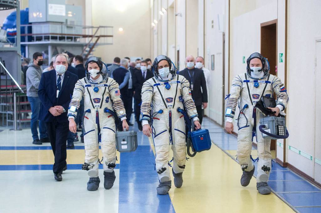 Expedition 65 backup crew members arrive for Soyuz qualification exams