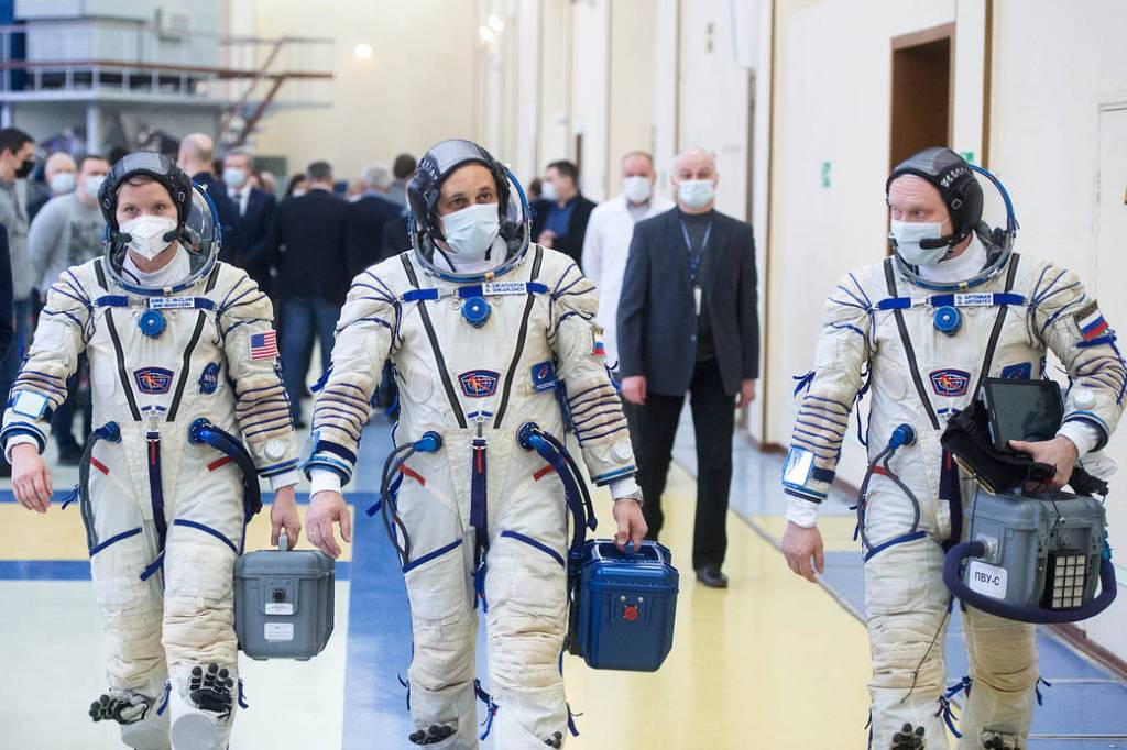 Expedition 65 backup crew members arrive for Soyuz qualification exams